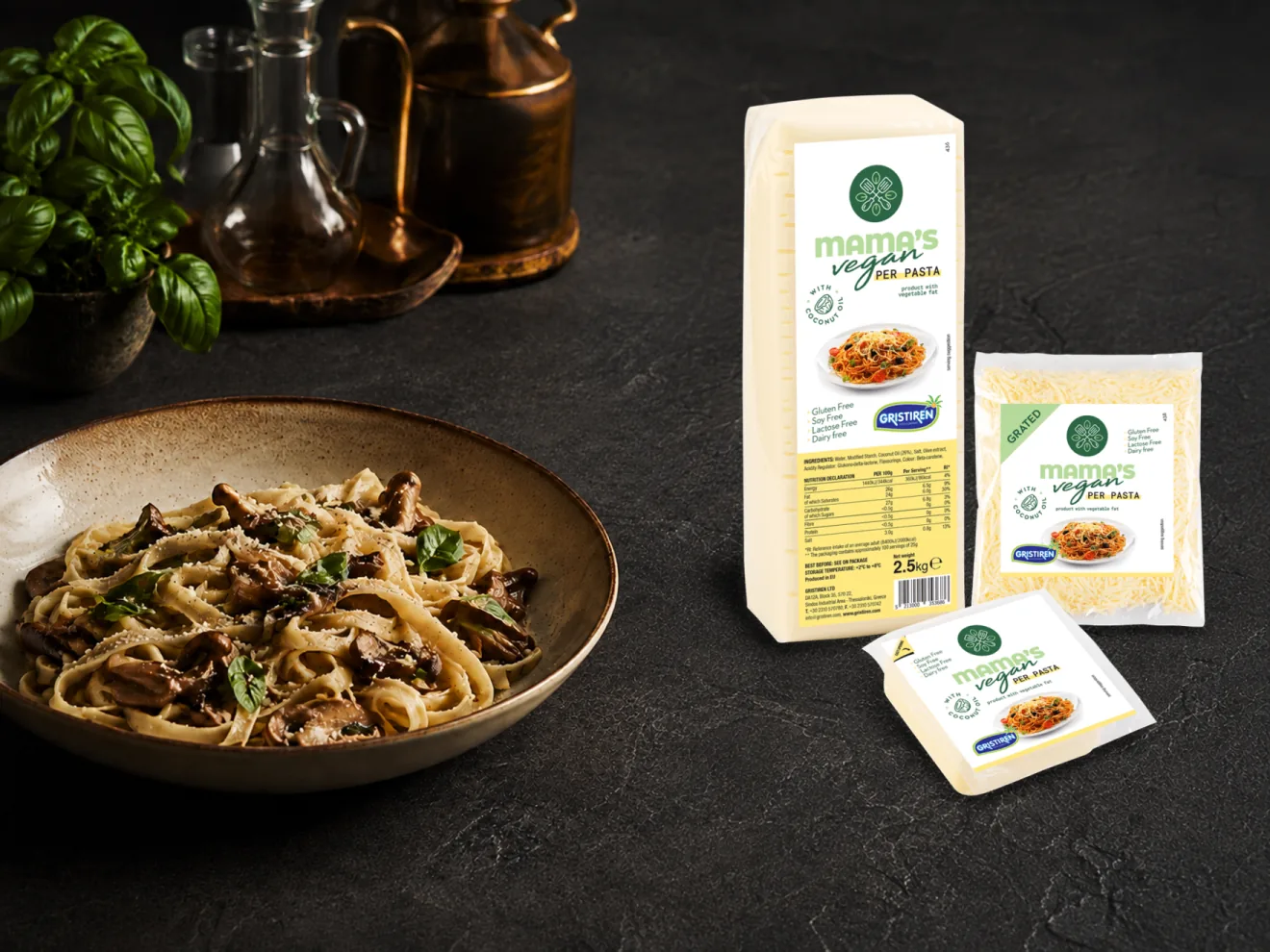 Produse – Brânză vegetală B2B 12 Mama’s Vegan Per Pasta — tip Parmesan — compoziție publicitară cu ambalajul original păstrat